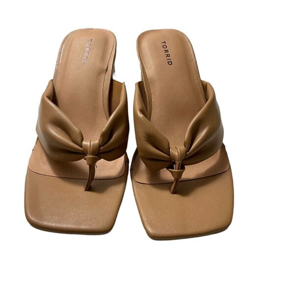 Torrid Womens New Beige Chunky Heel Y2K 90s Thong Heel Sandals Size 7.5WW - Picture 5 of 9
